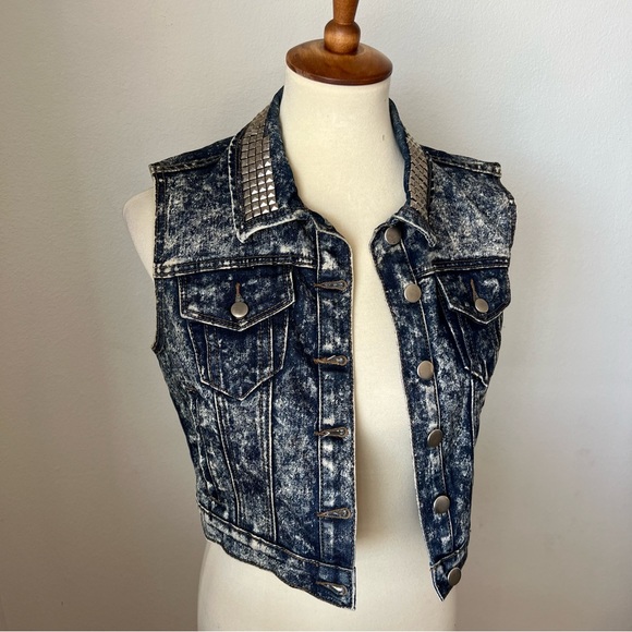 Acid Wash Studded Denim Vest - Picture 6 of 7